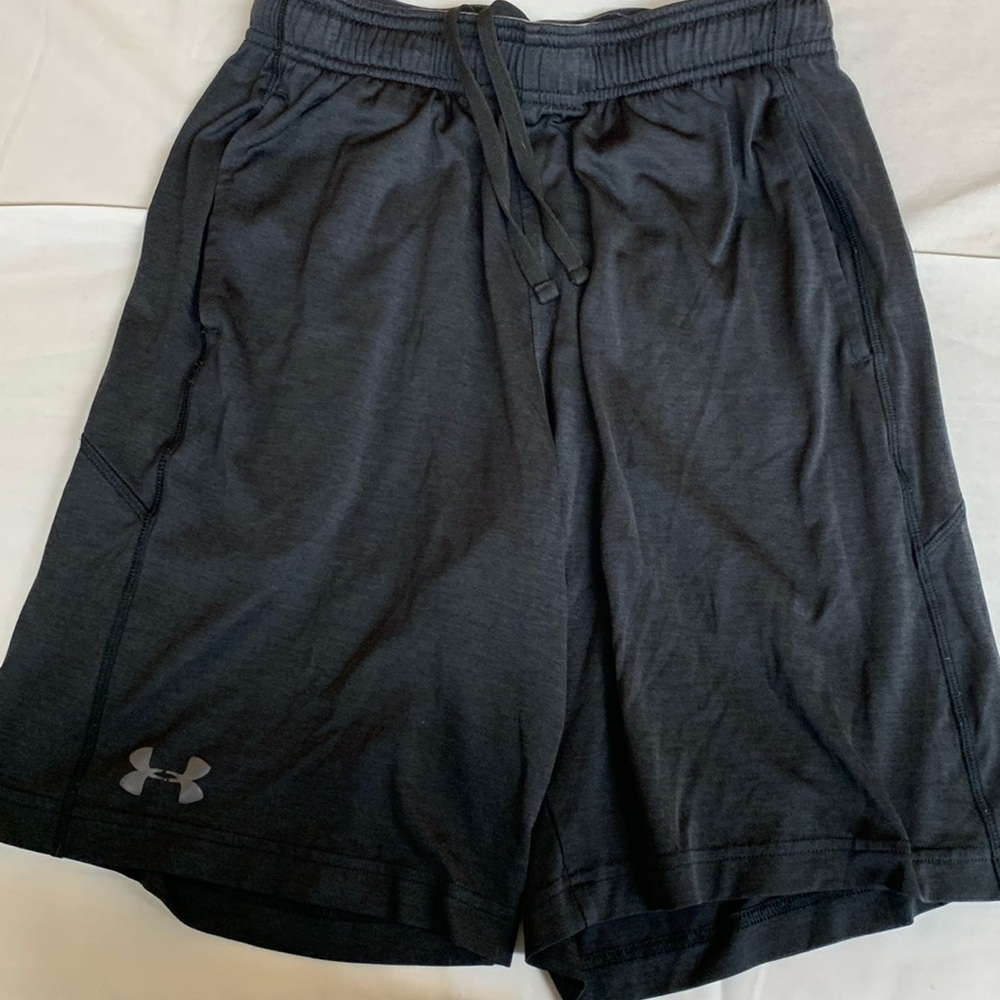 Men’s Like New Under Armour shorts